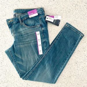 Skinny Jean - Low rise Slim hip & thigh